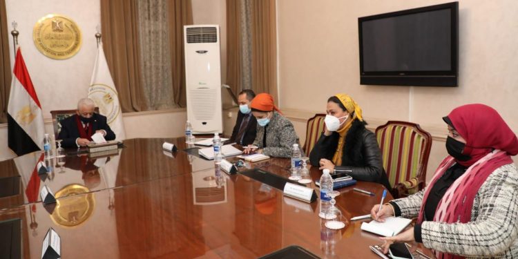 طارق شوقي يبحث مع الاستشارى الدولى أوجه التعاون بالمبادرة الرئاسية "حياة كريمة"