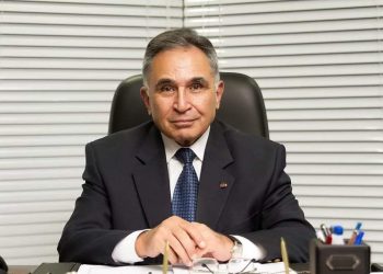 الدكتور شريف عمر.. 40 عامًا من العطاء في محاربة السرطان