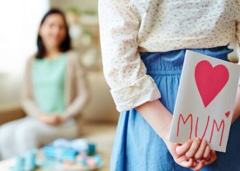 عيد الأم 2022.. طقوس غريبة وتواريخ متنوعة