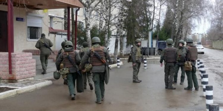 الطلاب المصريين بأوكرانيا.. سفارتنا بكييف: ارتدوا ملابس دافيء وخذوا طعام كافي