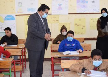 الأعلى للأمناء والمعلمين يتابع تسليم كتب الفصل الدراسي الثاني