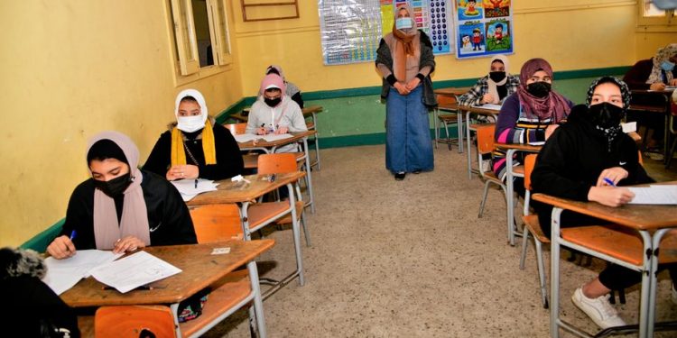 التعليم: المُعلم يحتاج وثقافة واسعة لتحصين الطلاب ضد قوى الشر