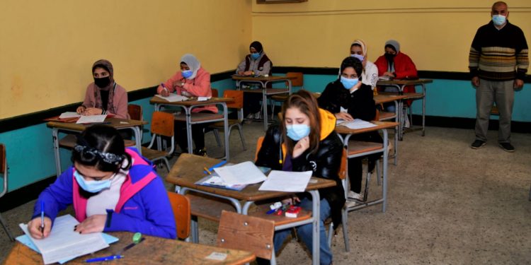 أولياء أمور مصر: صعوبة الجبر والهندسة بامتحان الشهادة الإعدادية