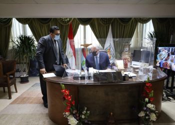 محافظ جنوب سيناء يعتمد نتيجة الشهادة الإعدادية للتيرم الأول بنسبة نجاح78.04 %