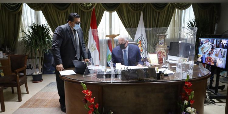 محافظ جنوب سيناء يعتمد نتيجة الشهادة الإعدادية للتيرم الأول بنسبة نجاح78.04 %