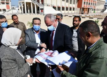رئيس جامعة قناة السويس يضع حجر الأساس لمجمع الإختبارات الإلكترونية الجديد