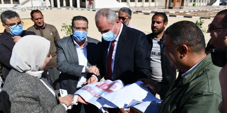 رئيس جامعة قناة السويس يضع حجر الأساس لمجمع الإختبارات الإلكترونية الجديد