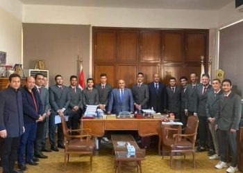 عميد «حقوق عين شمس» يلتقى بمجلس اتحاد طلاب الكلية