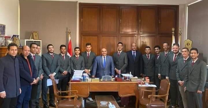 عميد «حقوق عين شمس» يلتقى بمجلس اتحاد طلاب الكلية