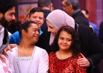 “كنز الدنيا” .. تفاصيل تنفيذ أول مسرحية دامجة لذوي الإعاقة لعرض مواهبهم