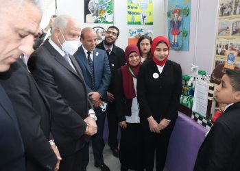 راشد وسلومة يتفقدان معرض الأنشطة الطلابيّة بمنتدى شباب الجيزة