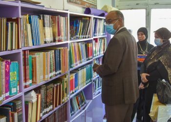 وكيل تعليم بورسعيد يشهد عملية رقمنة مكتبة مدرسة 6 أكتوبر الثانوية للبنات