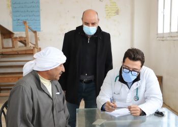 ١٠١٦ مستفيدا من عيادات قافلة جامعة عين شمس التنموية الشاملة للبحيرة