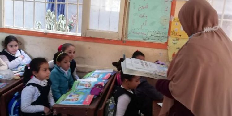 «شوقي»: جميع الكتب الدراسية متوفرة بالمديريات التعليمية