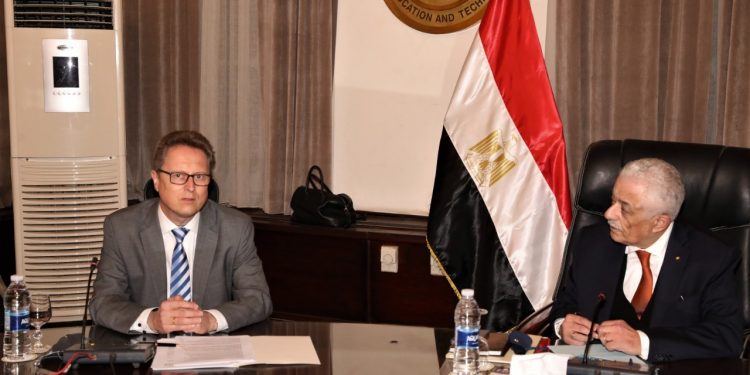 "التعليم" و"العربية للتصنيع" يوقعان بروتوكول تعاون لإنشاء مدرسة للتكنولوجيا التطبيقية