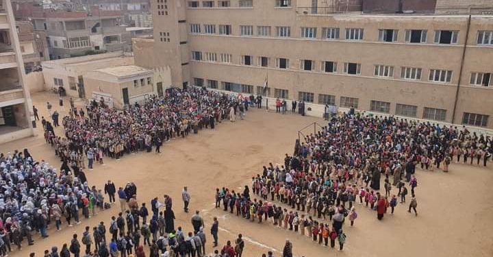 وسط اجراءات احترازية.. المدارس تستقبل الطلاب بأول يوم في التيرم الثاني