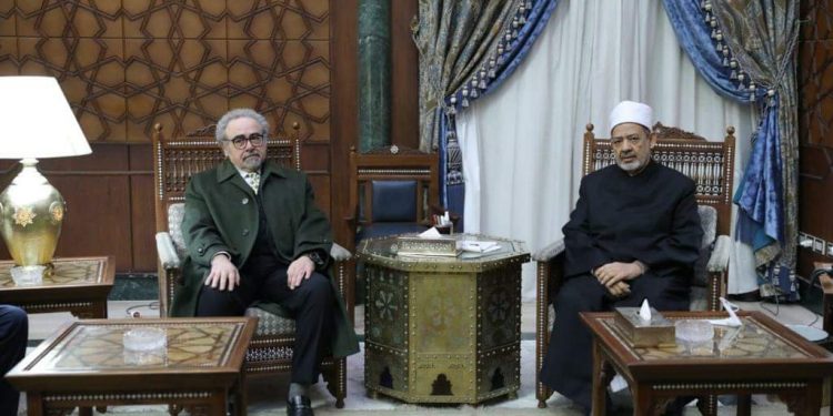 شيخ الأزهر يدعو للتصدي لحملات التغريب والانسلاخ من الهوية
