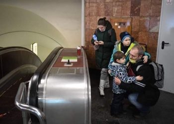 آخر أخبار حرب روسيا وأوكرانيا.. طلاب الجامعات يودعون ذويهم قبل التحاقهم بالجيش «صور»