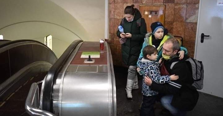 آخر أخبار حرب روسيا وأوكرانيا.. طلاب الجامعات يودعون ذويهم قبل التحاقهم بالجيش «صور»