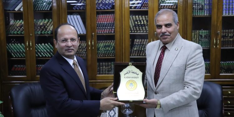 سفير باكستان يشيد بجهود جامعة الأزهر في نشر الوسطية والاعتدال في العالم