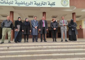 نائب رئيس جامعة الأزهر يتفقد لجان الامتحانات بكلية التربية الرياضية للبنات