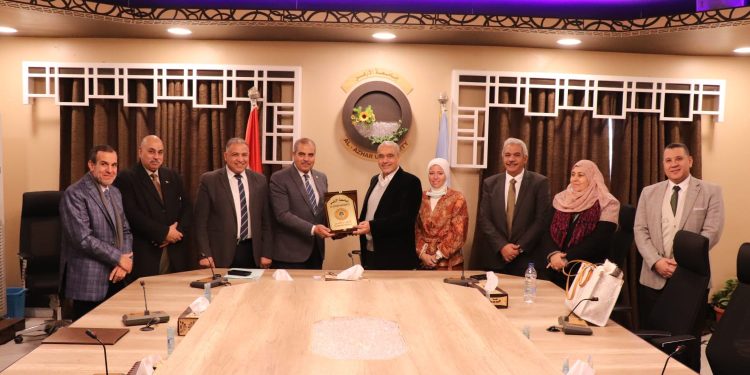 رئيس جامعة الأزهر يثمن جهود مؤسسة العربي في خدمة الصناعة الوطنية