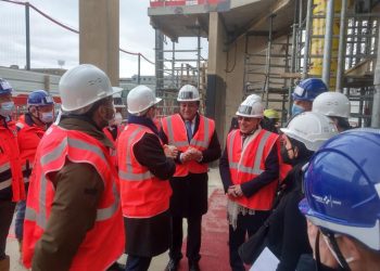 وزير التعليم العالي يتفقد سير الأعمال الإنشائية في “بيت مصر” بباريس