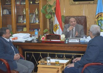 نائب رئيس جامعة الأزهر يستقبل مدير عام الهيئة العامة لمحو الأمية بأسيوط لبحث سبل التعاون المشتركة