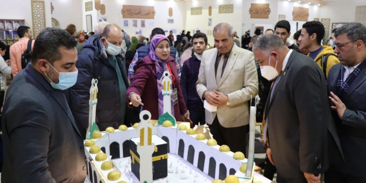 رئيس جامعة الأزهر يتفقد جناح الأزهر الشريف بمعرض القاهرة الدولي للكتاب