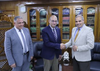 رئيس جامعة الأزهر يكرم الدكتور ياسر البطراوي ويشيد بجهوده محليا وإقليميا ودوليا