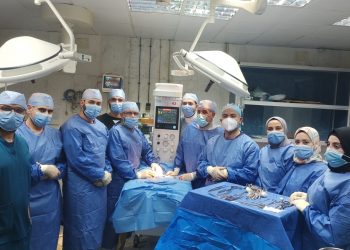 فريق طبي بمستشفى جامعة الأزهر بدمياط ينجح في إجراء عملية جراحية نادرة لتوأم غير مكتمل النمو