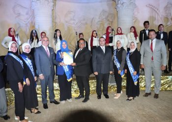 كورال مصر يخطف الأنظار فى الحفل الختامي الذي نظمه معهد إعداد القادة بالأقصر