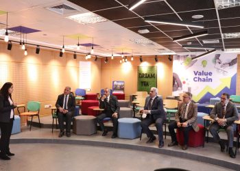 رئيس جامعة الأزهر يزور قطاع الابتكار وريادة الأعمال والحاضنات التكنولوجية بجامعة النيل