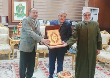 محافظ المنيا يستقبل نائب رئيس جامعة الأزهر لمناقشة تسليم مباني أرض البهنسا