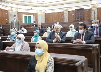 خلال تفقد وزير التعليم العالي سير العملية التعليمية بجامعة القاهرة.. عبدالغفار يؤكد على سلامة الطلاب المصريين الدارسين بالجامعات الأوكرانية وإتاحة الجرعة المُعززة للتطعيم