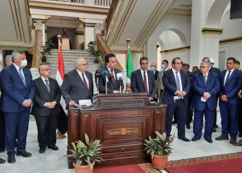 الحرب الروسية الأوكرانية.. وزير التعليم العالي يكشف تطورات وضع الطلاب المصريين في أوكرانيا