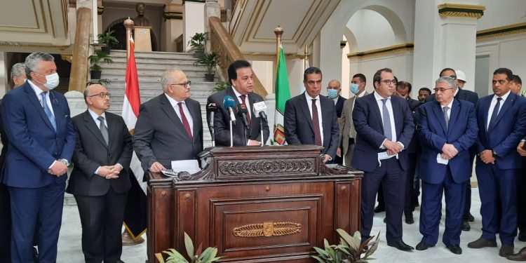 الحرب الروسية الأوكرانية.. وزير التعليم العالي يكشف تطورات وضع الطلاب المصريين في أوكرانيا