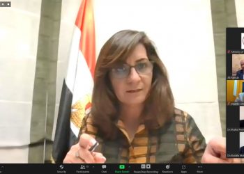 الطلاب المصريين بأوكرانيا.. وزيرة الهجرة تتابع دخولهم الحدود الرومانية