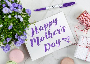 تهنئة للأمهات بعيد الأم