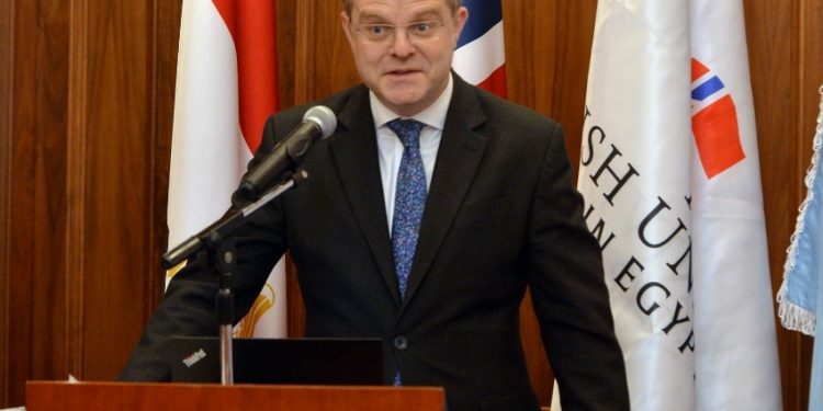 السفير البريطاني: مبادرة حياة كريمة خطوة لتحقيق التنمية المستدامة