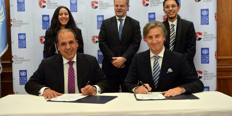 الأول من نوعه على مستوى الجامعات العربية..الجامعة البريطانية في مصر توقع مذكرة تفاهم مع برنامج الأمم المتحدة لتعزيز مشاركة الشباب
