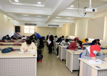 امتحانات الجامعات.. إسدال الستار في اللجان استقبالًا لإجازة منتصف العام