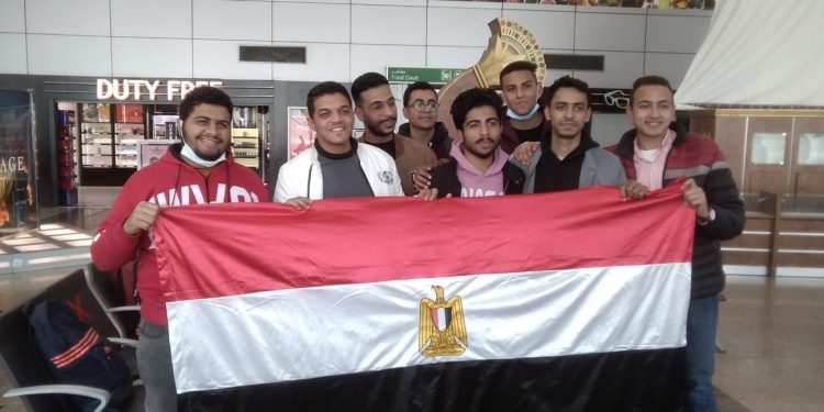 وزير التعليم العالي: إنهاء إجراءات سفر طلاب الجامعات ومغادرتهم إلى الكاميرون لتشجيع المنتخب الوطني