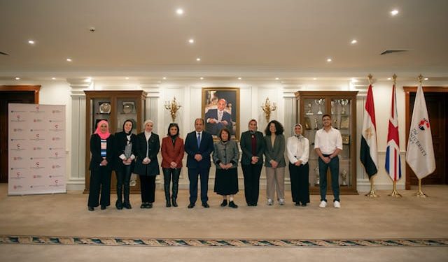 الجامعة البريطانية في مصر تفوز بالمركز الأول في المسابقة البحثية للمحللين الماليين