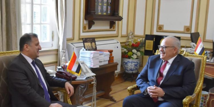 الخشت يبحث مع سفير طاجكستان تعزيز العلاقات بين جامعة القاهرة والجامعات المرموقة بطاجكستان