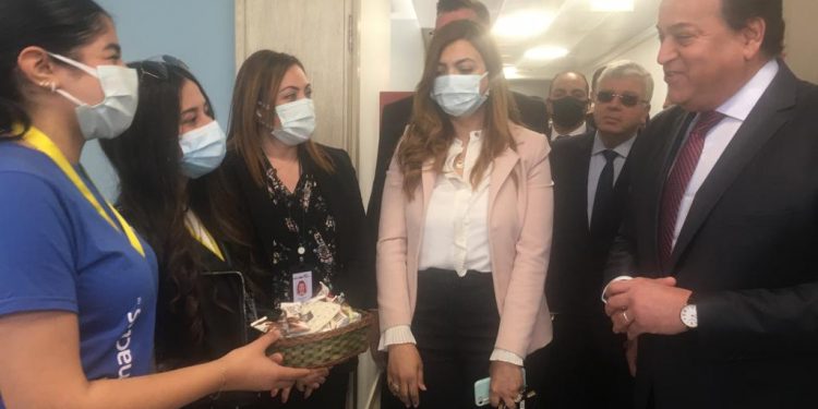 بدء جولة وزير التعليم العالي في جامعة هيرتفوردشاير