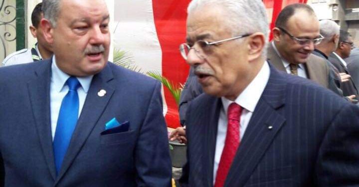 مخالفات مالية وتعطيل للدراسة.. مدير مدرسة يرفض تنفيذ قرار نقله