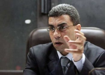 تكريم الأستاذ الكبير ياسر رزق في ختام مؤتمر صحافة الموبايل