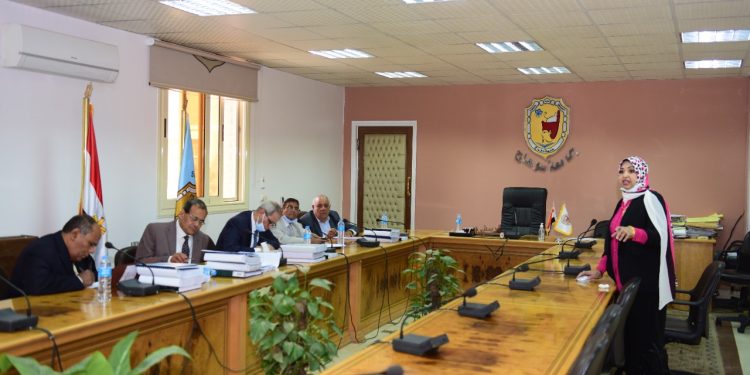 رئيس جامعة سوهاج يرأس لجنة اختيار المرشحين لمنصب عميد كلية التربية النوعية