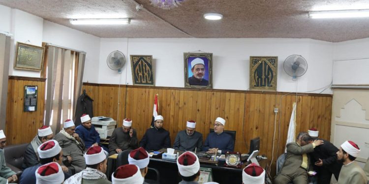 خلال لقائه وعاظ وواعظات سوهاج أمين "البحوث الإسلامية" دوركم عظيم في الحفاظ على وعي المجتمع